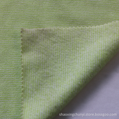 100 Polyester-Plattenmuster beide Seiten bürstete eine Seite Anti-auf-gedrucktes polares Fleece-Stoff für Kleidungsstücke Customized Color